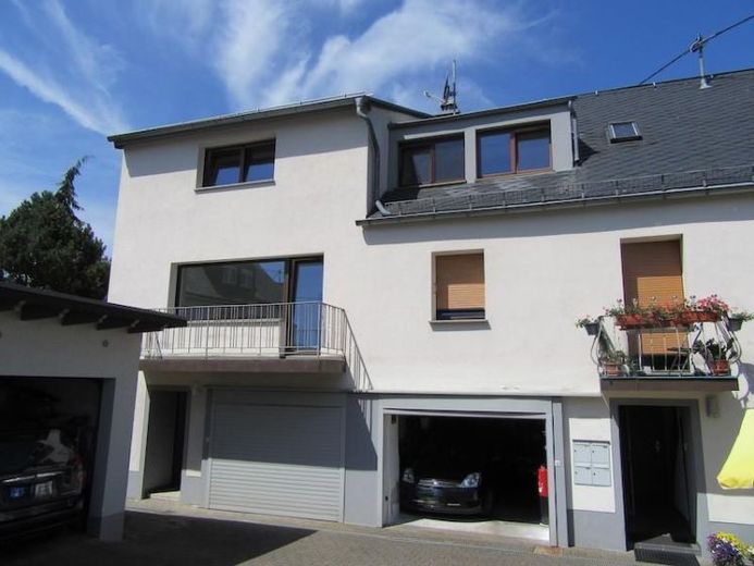 Helle 2,5-Zimmer-Dachgeschosswohnung mit Garage – modernisiert & sofort bezugsfrei – फोटो 1