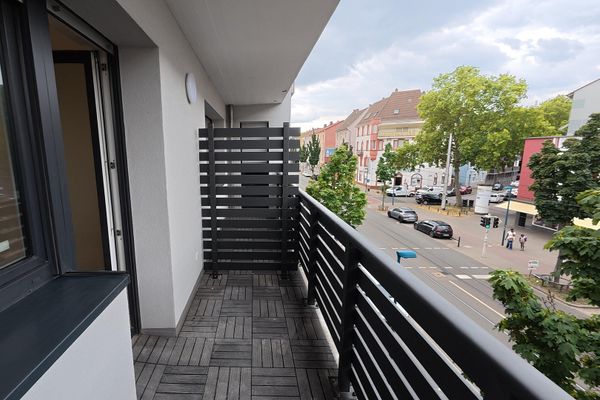 ++TOP komplett neu renovierte 2 ZKB++neue Einbauküche++Balkon++Parkett