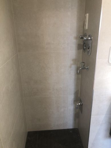 De particular - piso renovado de 3 habitaciones con balcón orientado al sur y vistas a las montañas – Foto 10