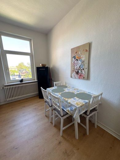 Voll möblierte 2-Zimmer-Wohnung in zentraler Lage Wilhelmshaven – Langzeitmiete willkommen – Küche Essplatz