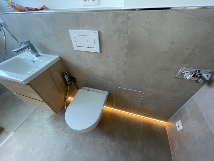 Atractiva casa adosada de esquina, clase energética A, vivienda multigeneracional con gran jardín y 2 garajes – Foto 12