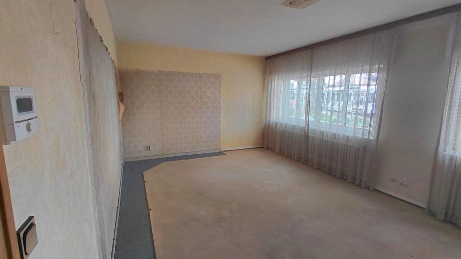 Geräumige 4 Zimmer in Köln Klettenberg – Wohnzimmer von der Türe aus