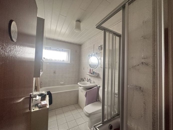 Söhlde-Groß Himstedt: Eimfamilienhaus mit großem Grundstück, Keller und zwei Garagen – Foto 1