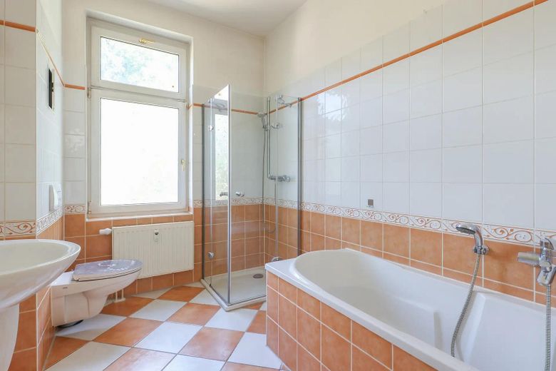 PROVISIONSFREI (Privatverkauf): Große 4-Zimmer-Wohnung in historischen Villa am Naturschutzgebiet – Foto 4
