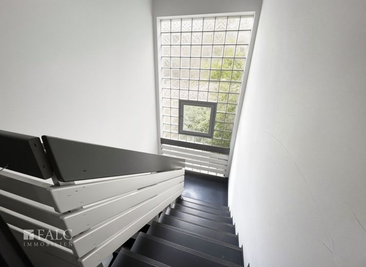 Wohn- und Bürogebäude mit Ausbaupotenzial – 2 Treppe