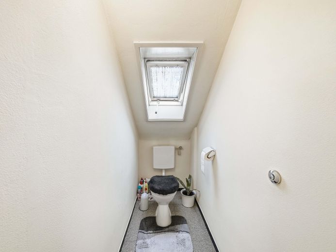 4 Zi. Wohnung, 2 Garagen + 2 Stellplätze – WC