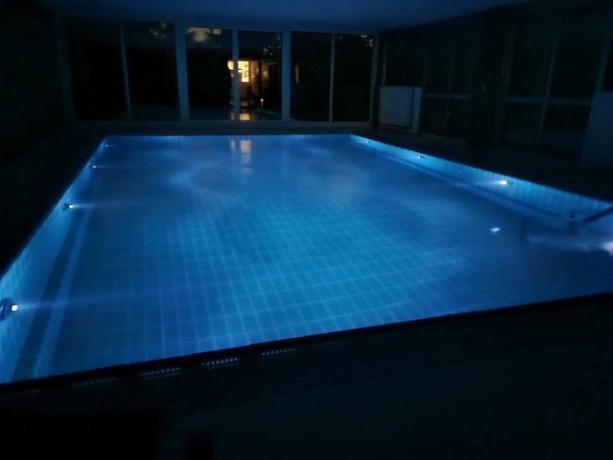 Schwimmbad 2