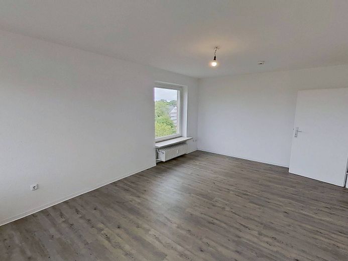 Schicke 2-Zimmer-Wohnung mit BALKON – Ansicht II: Wohn- und Esszimm…