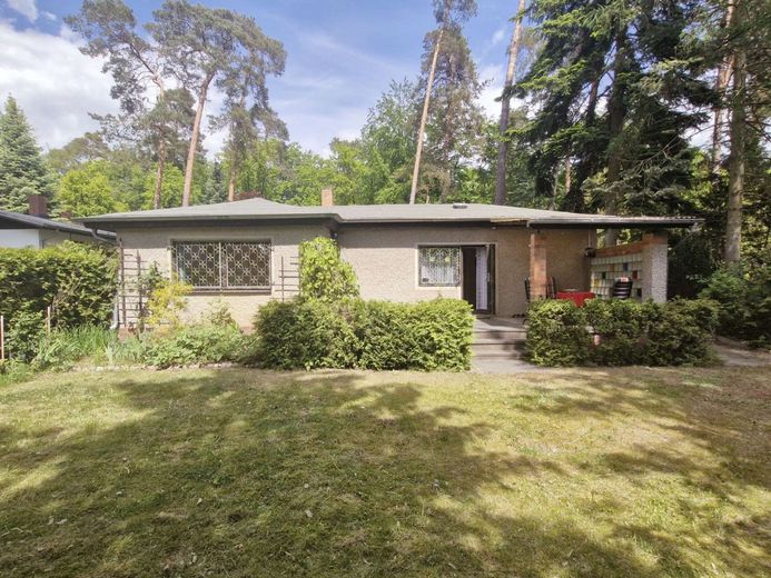 Attraktives Baugrundstück in gewachsener Wohnlage mit vielseitigem Entwicklungspotenzial – Bungalow Altbestand DDR