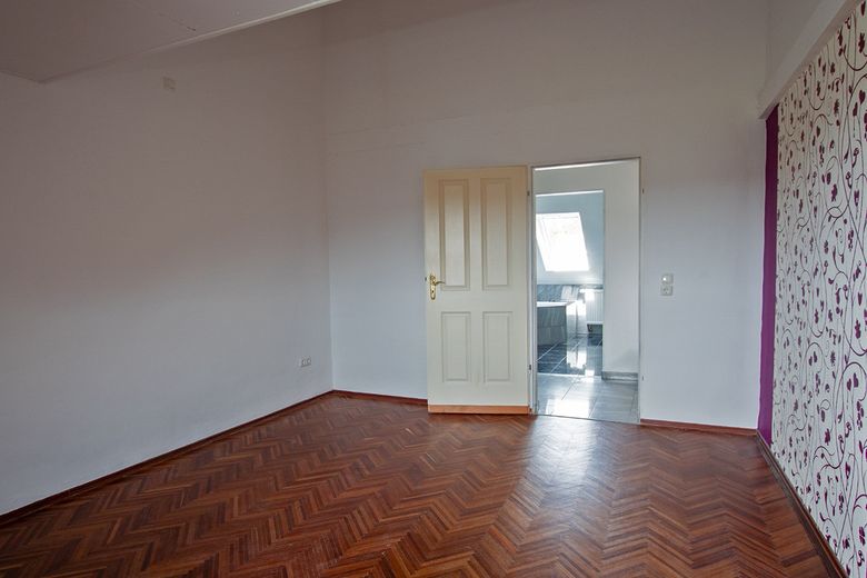 Exklusive Dachgeschosswohnung mit Dachterrasse, Empore und Altbaucharme – Foto 18