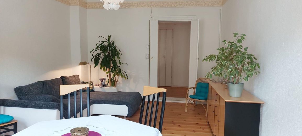 Berlin Charlottenburg – Wohnzimmer mit Blick zum Gang