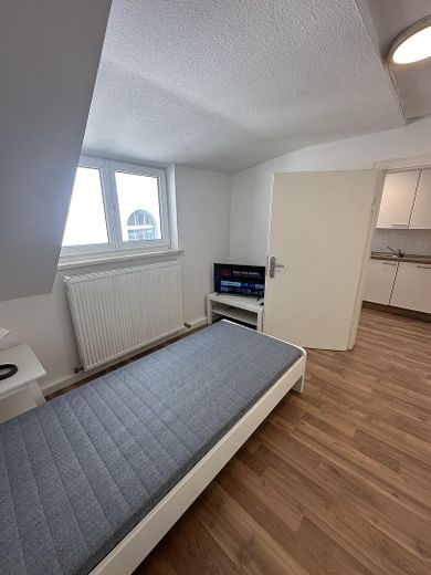 Alle Zimmer mit TV und TV Bank