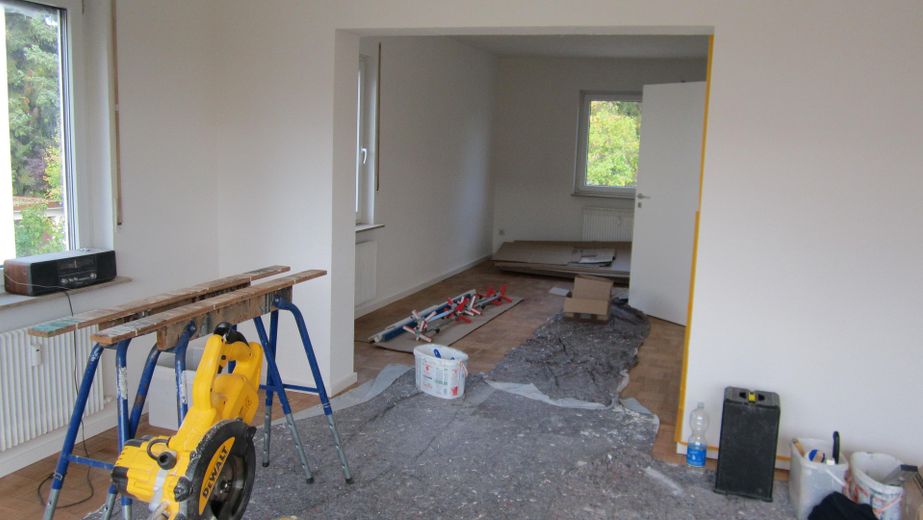 Ruhige zentrale 4,5-Zimmer-Wohnung mit großem Balkon 1. OG Herrenberg Ziegelfeld Wallbox Stellplatz – Wohnen Essen