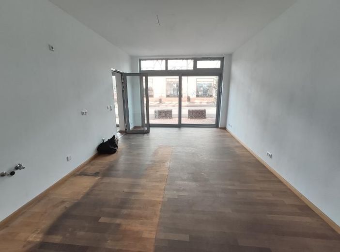 Laden- oder Bürofläche (links,zentral gelegen) – Warten / Empfang + Bar Bild 4