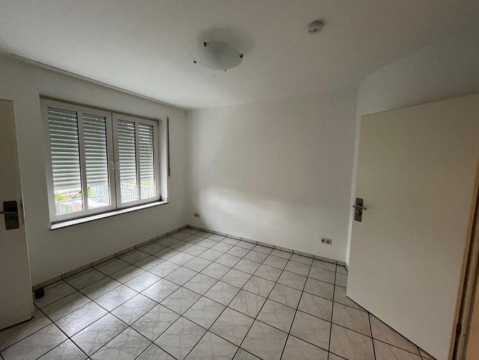 4-Zi-Geschosswohnung, teilmöbeliert mit Dachterrasse – Schlafzimmer