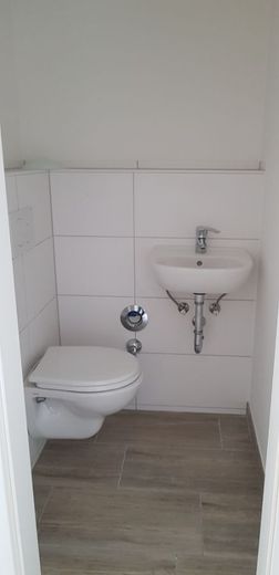 Stilvolle 3-Zimmer-Altbauwohnung mit offener Galerie -Tolle Wohnatmosphäre in ruhiger Lage – Gäste-WC
