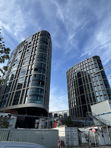 شقة فاخرة مع تبريد نشط، لوجيا وتراس على السطح – حي هافنبارك – Hausansicht HPQ Towers
