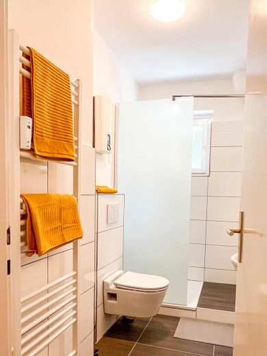 Frisch renoviertes Badezimmer