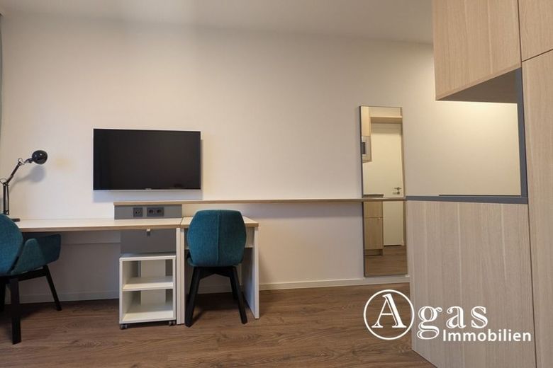 teilmöbliertes 1-Zimmer-Apartment in Moabit mit Concierge und privatem Gym – Wohnzimmer