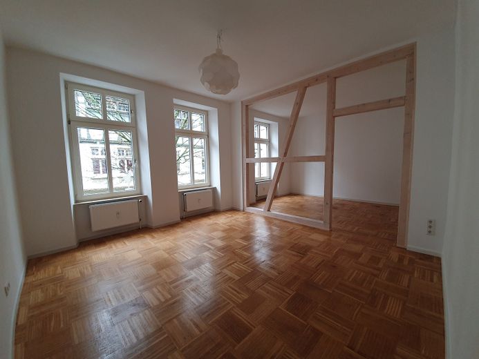 3,5-Zimmer-Altbauwohnung (90m²) im denkmalgeschützten Straßenzug – Wohnen