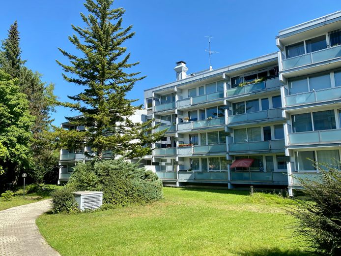 Appartamento ben tenuto e tranquillo con grande loggia al piano rialzato – Haus