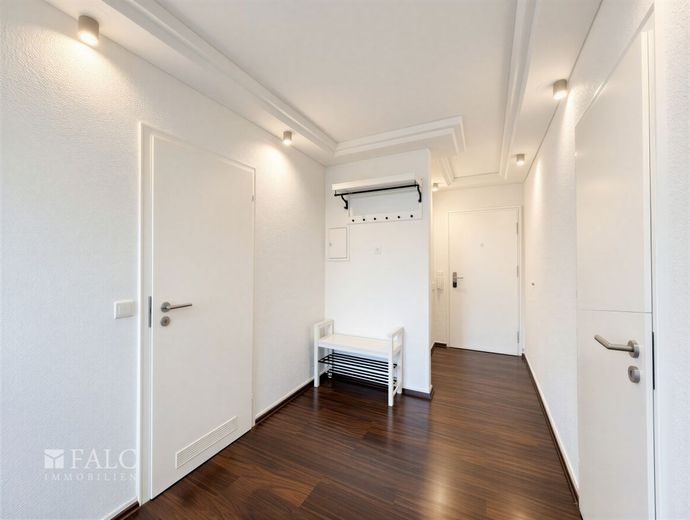 Bezugsfreie 3-Zimmer-DG-Wohnung mit ca. 95 m² in Kaarst-Holzbüttgen - ruhig gelegen &amp;  modernisiert – Flur