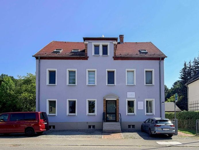 Möbliertes MFH mit Entwicklungspotenzial für Kapitalanleger und Selbstnutzer – Foto 1