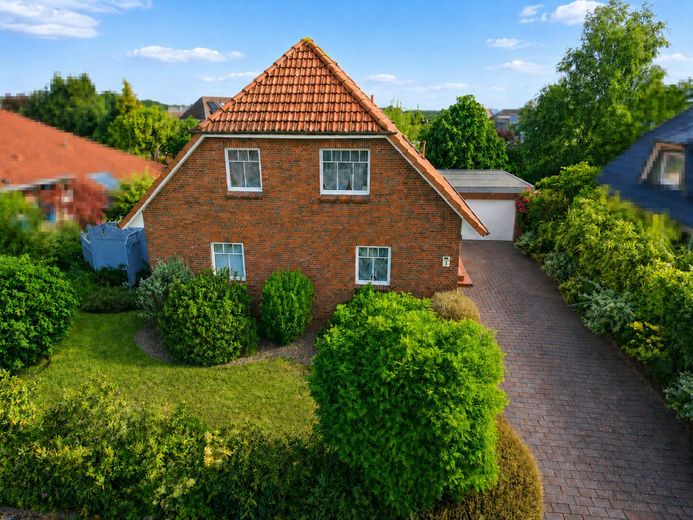 Wo Familienglück ein Zuhause findet - Klinkerhaus 
mit großem Garten in ruhiger Wohnlage von Altenwalde – Titel