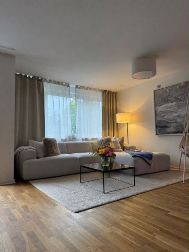 Lage! Lage! Lage! 2. Bezug kernsanierter Traumwohnung mit Gartenblick – Wohnzimmer