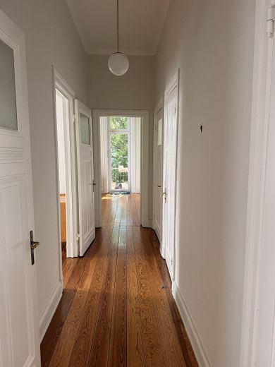 Hohenfelde – Moderne 4-Zimmer-Wohnung mit großzügiger Wohnlounge und Balkon ins Grüne – Flur