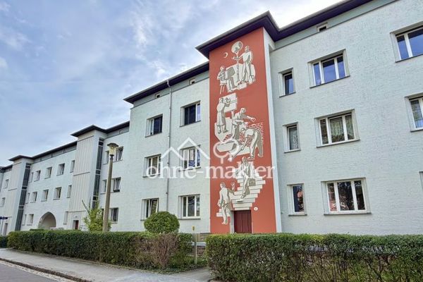 2-Raum-Wohnung mit Balkon & Badewanne - WG geeignet - Parkett-Fußboden