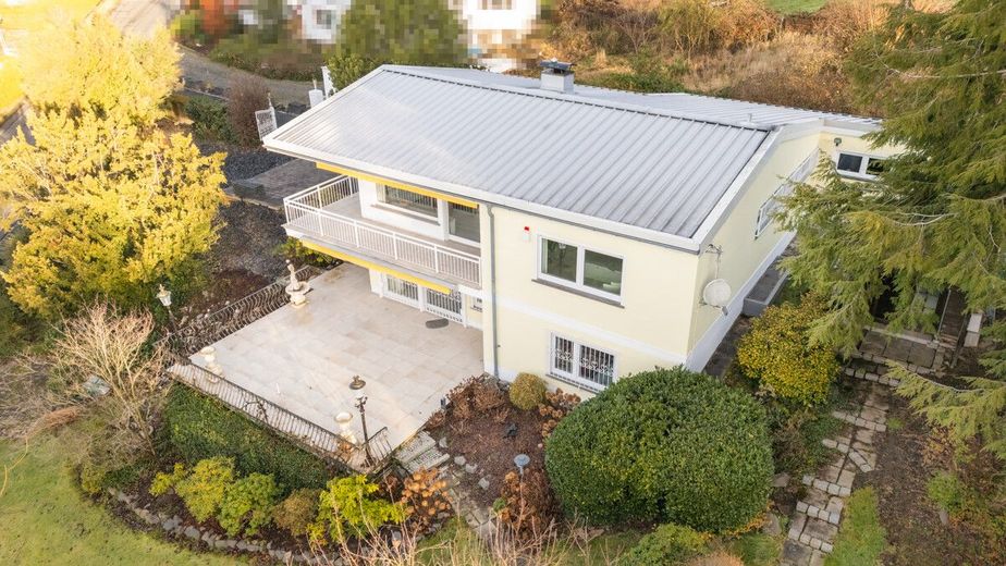 Helles, modernes Einfamiienhaus mit Terrasse - Balkon + Garten in Hümmerich - Preisreduzierung! – Weitsicht