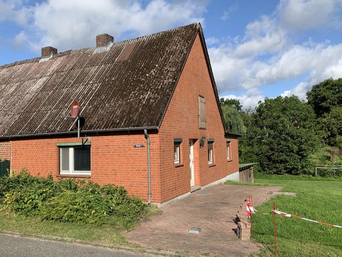 Casa bifamiliare con potenziale di ampliamento – Foto 2