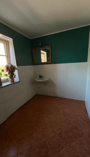 Zabytkowy budynek mieszkalno-usługowy położony dokładnie naprzeciwko zamku Klippenstein – NB. 1. OG Bad