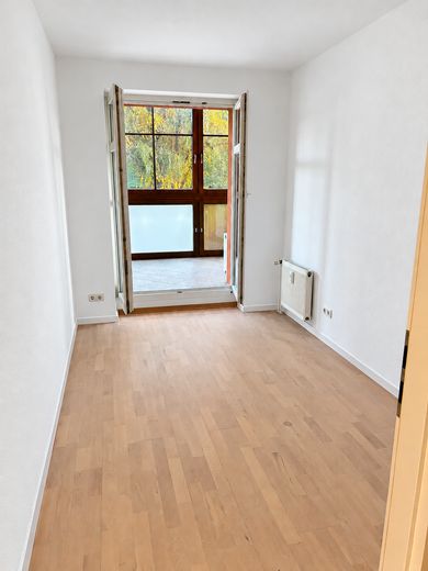 Boş, komisyonsuz 3 odalı daire, balkon ve bahçe kullanımı – doğrudan Sanssouci Parkı’nın yanında – Zimmer 1