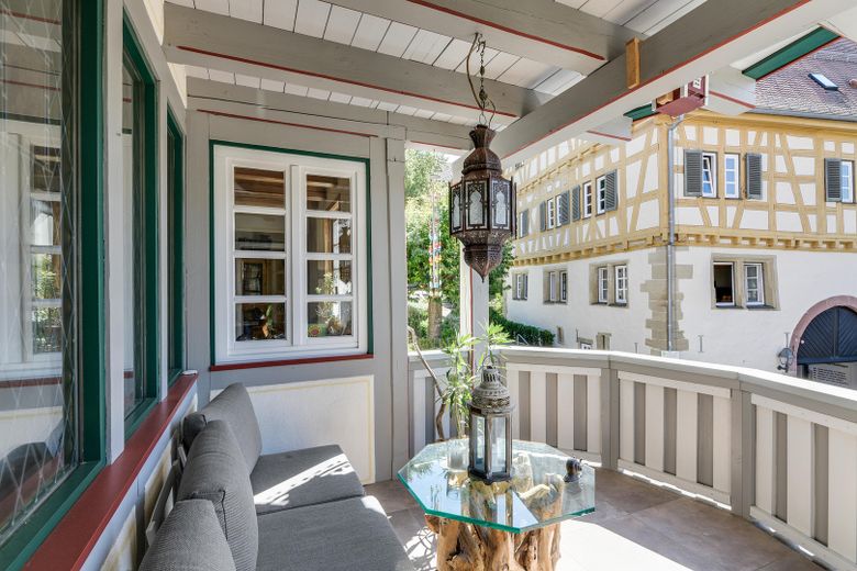 Casa unifamiliar versátil con galería, sauna y apartamento independiente – Balkon