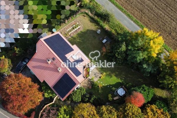 Sans commission : l’idylle en lisière de champ rencontre la maison connectée – climatisation intégrale, photovoltaïque et très faibles coûts énergétiques