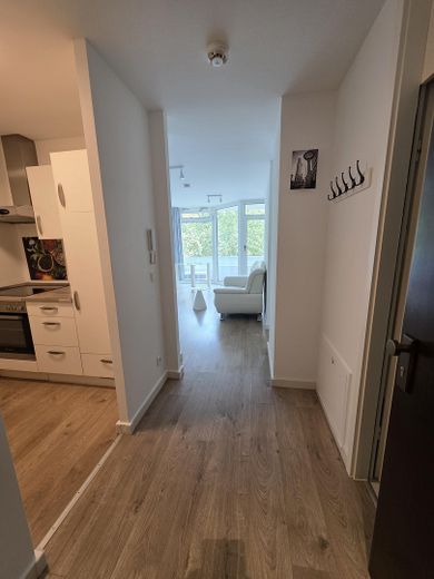 Schöner Wohnen, provisionsfreie/möblierte 1,5 Z-Whg.,2.OG, Lift, TG, 10 Min. U3, 5 % Rendite möglich – Blick in die Wohnung 