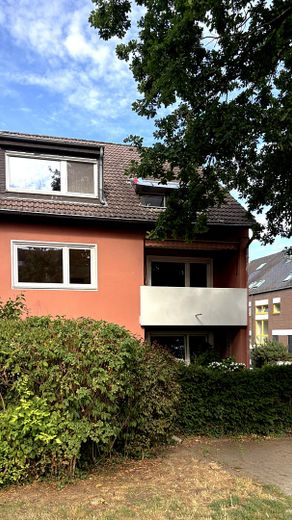 Gerenoveerd 3-kamerappartement met balkon en uitzicht op het groen op een rustige locatie in Sachsenhausen Süd – Foto 1