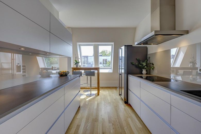 Über den Dächern von Schmargendorf – großzügige Maisonettewohnung mit Galerie & Dachterrasse – Küche 