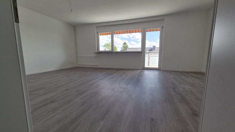 Piso reformado de 3 habitaciones con balcón y cocina equipada – Foto 1