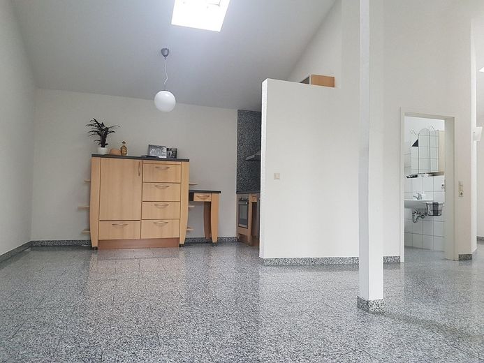 Gemütliche 2-Zimmer-Penthouse-Wohnung mit Balkon und Einbauküche in Wehr – Foto 2