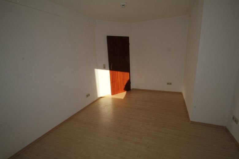 Geismar Kiesseestraße: Schöne 3-Zimmer-Wohnung Kie DG re E6 – Schlafen