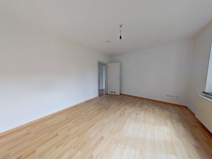 Reinkommen und Wohlfühlen: 3-Zimmer-Wohnung mit neuem Badezimmer und Balkon – Ansicht II: Schlafzimmer