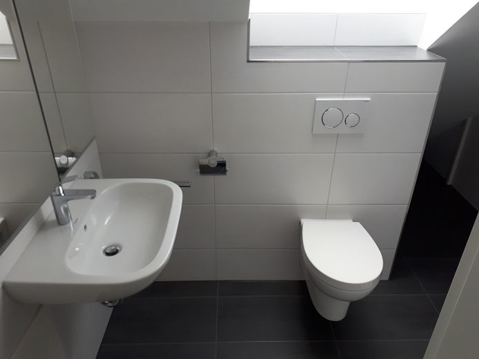 Doppelhaushälfte mit Garten – DG - Badezimmer