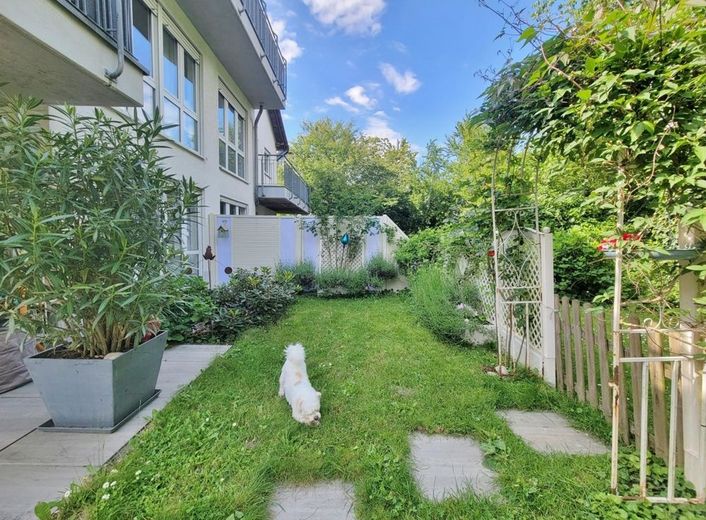 ...mit großer Terrasse
