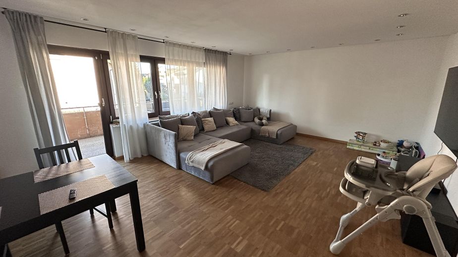 Von privat - Gepflegte, renovierte 3-Zimmer Wohnung mit Balkon in Tamm – Wohn- Essbereich - 29 qm
