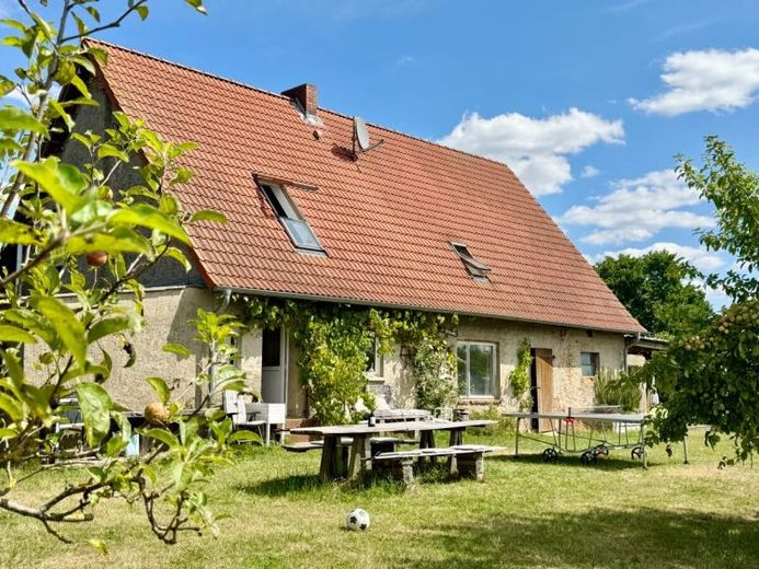HORN IMMOBILIEN ++ Haus für Aussteiger in toller Randlage, der Ruhepool zur Großstadt in Iven – Foto 1