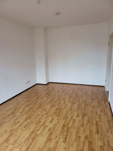 Großzügige 2-Zimmer mit Balkon, EBK, Wannenbad und Laminat in zentraler Lage! SP mgl. – Foto Nachbarwohnung