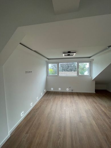 Atractiva casa adosada de esquina, clase energética A, vivienda multigeneracional con gran jardín y 2 garajes – Foto 6